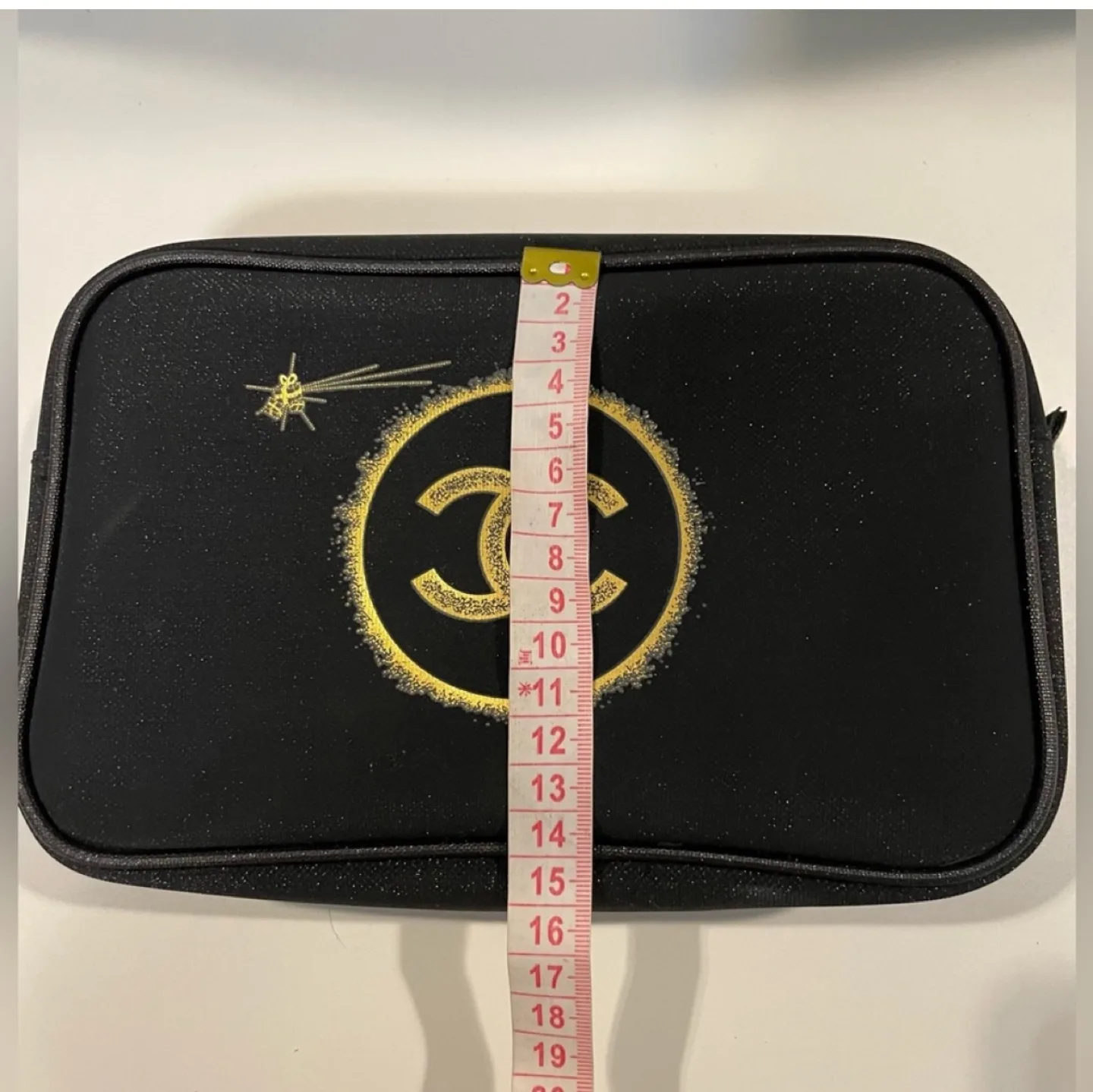 Chanel Makeup Bag image indicator(4)