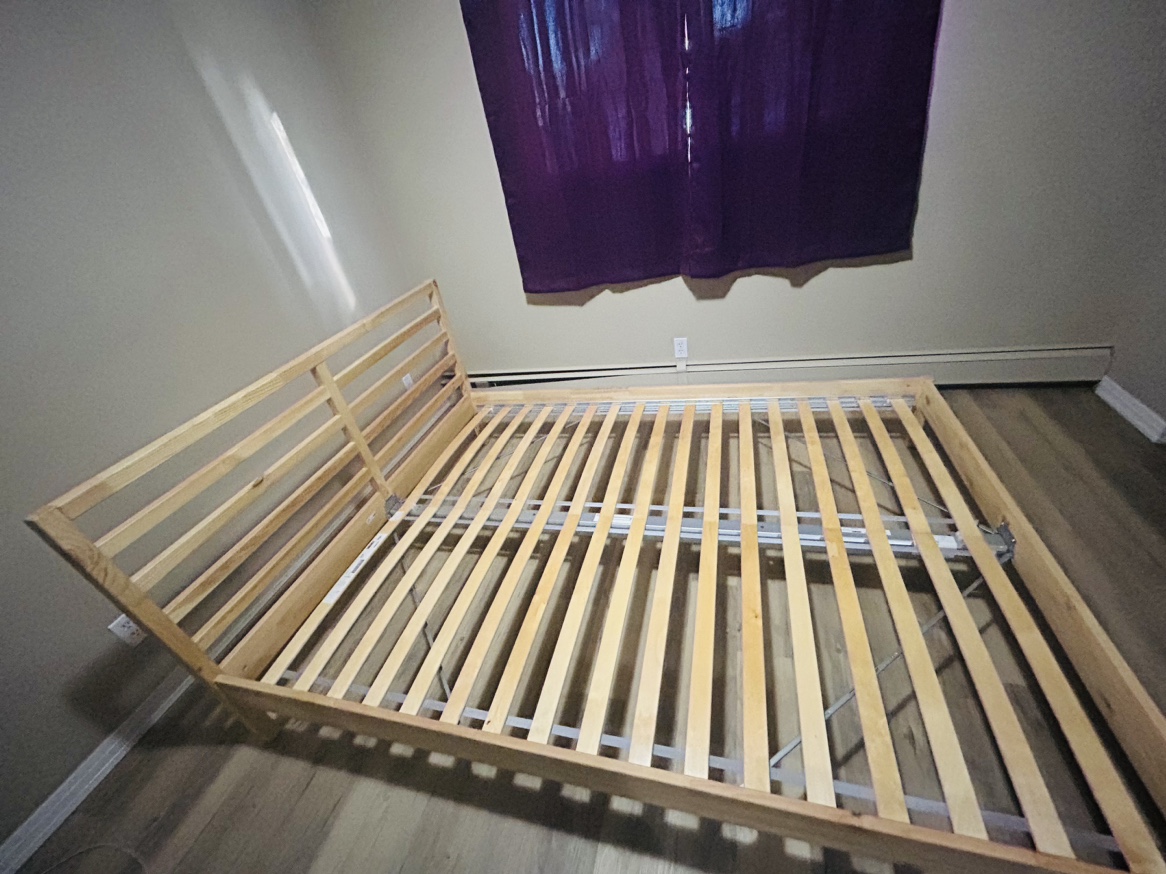 Queen bed frame - photo 2