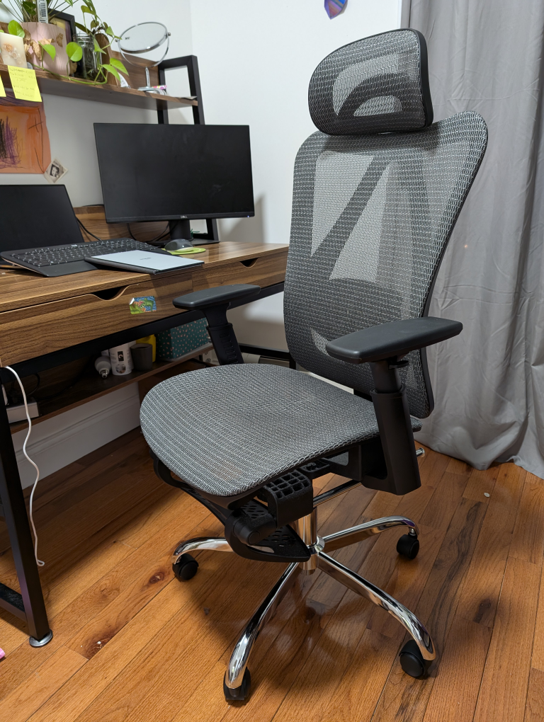Ergonomic Mesh Office Chair like new
