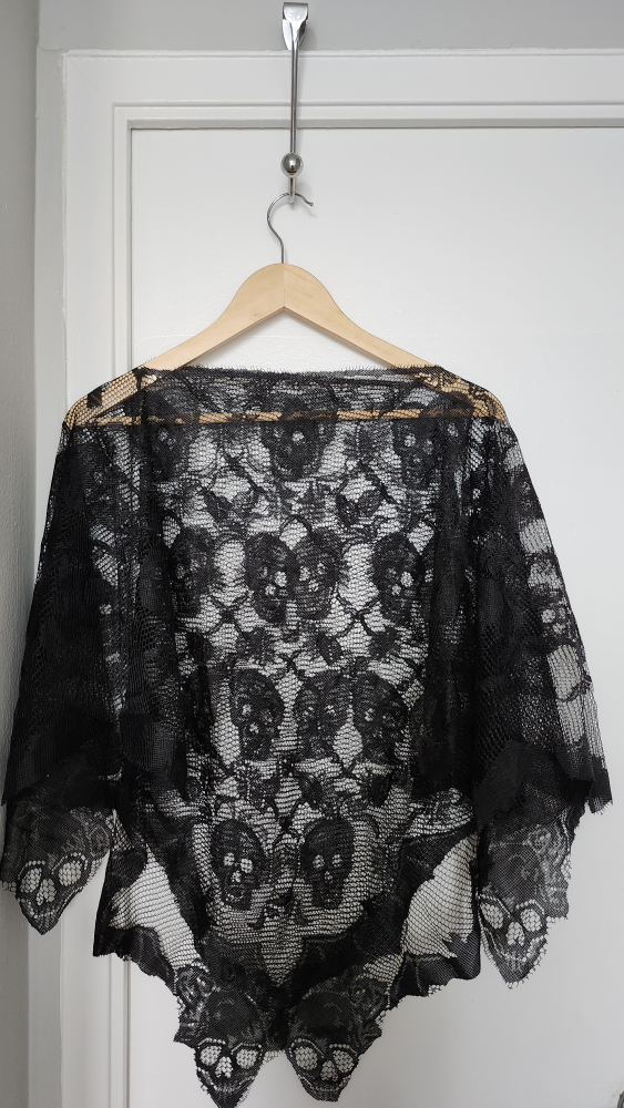 Costume / Halloween / Black Skull Lace Shawl