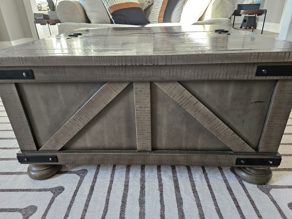 Lift Top Coffee Table in great condition - photo 3