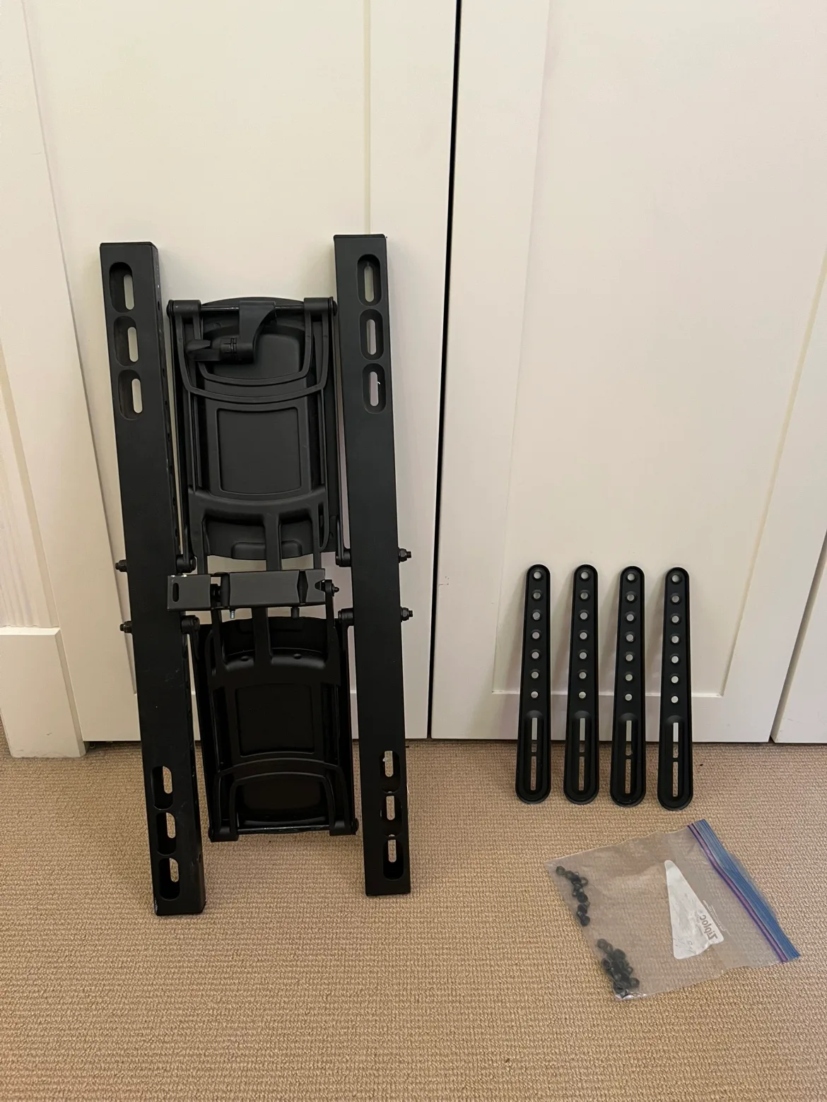 Full motion TV wall mount (150lbs capacity) thumbnail