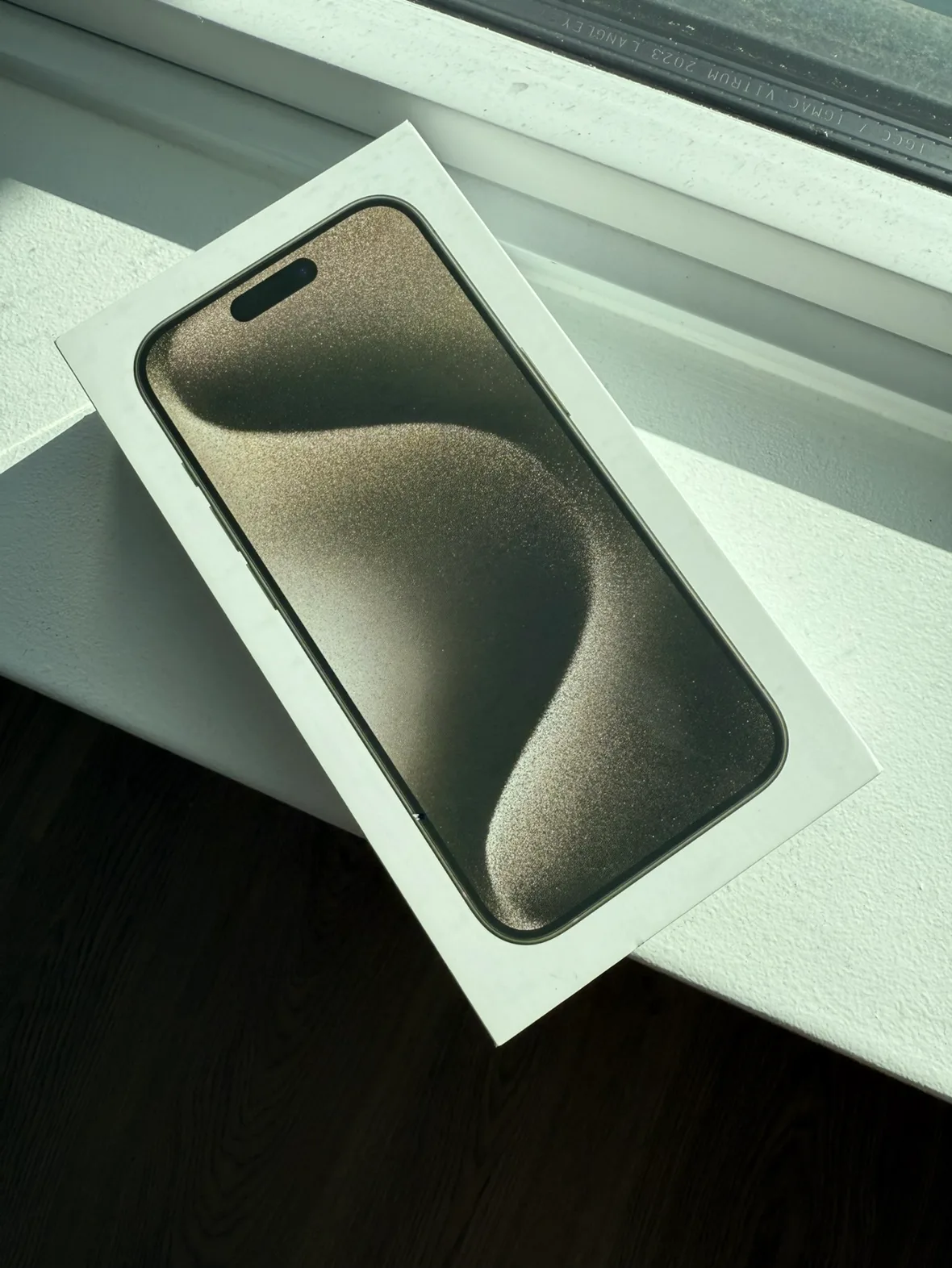 Like New iPhone 15 Pro with MagaSafe Case thumbnail