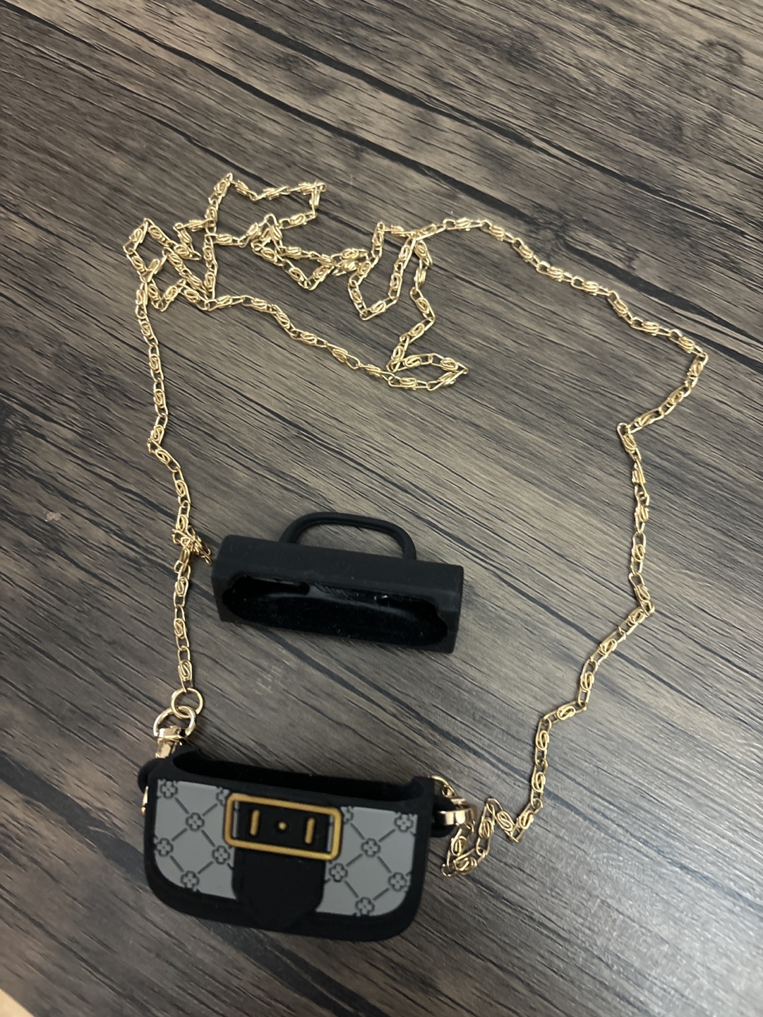 Airpod Case with Chain