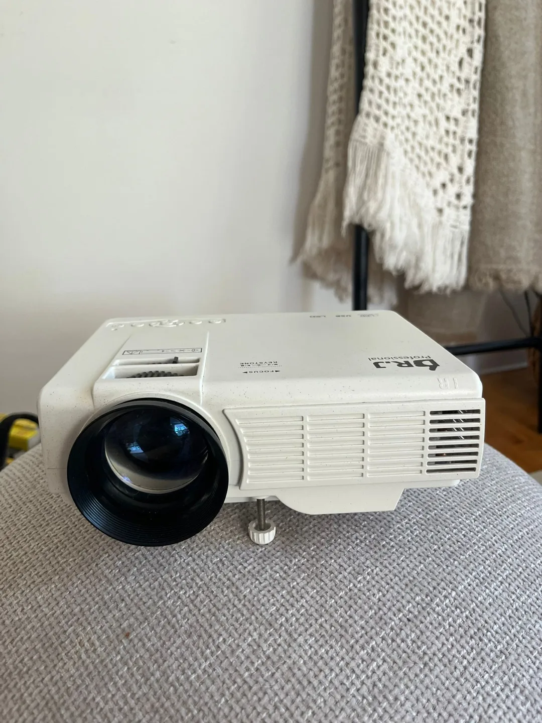 DR.J Professional Projector