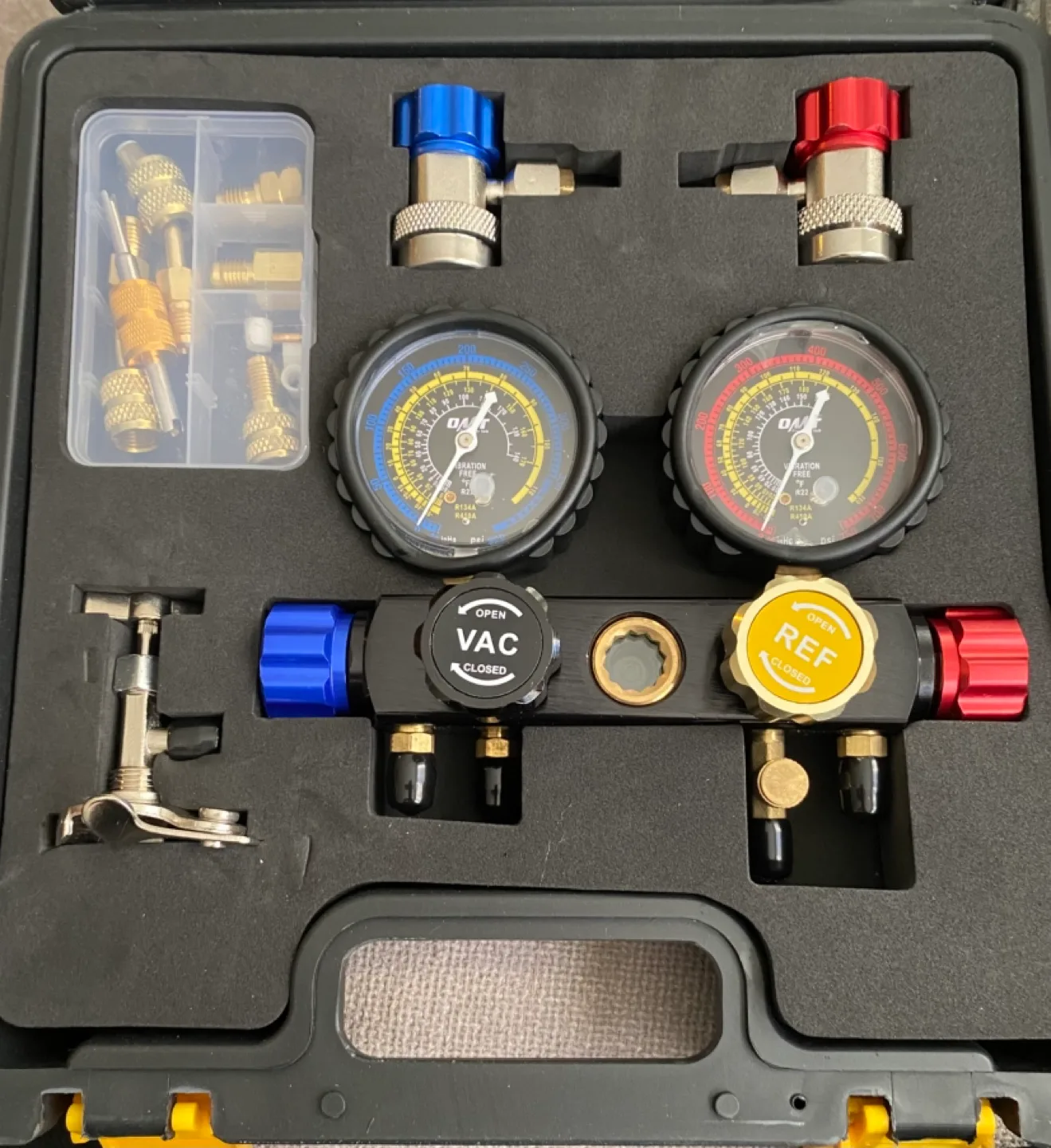 4-Valve Manifold Gauge Set image indicator(2)