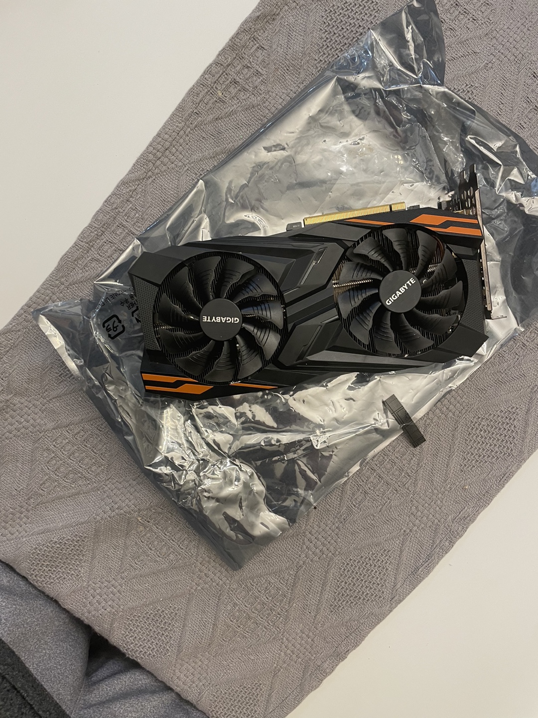 Gigabyte AMD Radeon RX Vega 56 8GB Graphics Card - photo 2