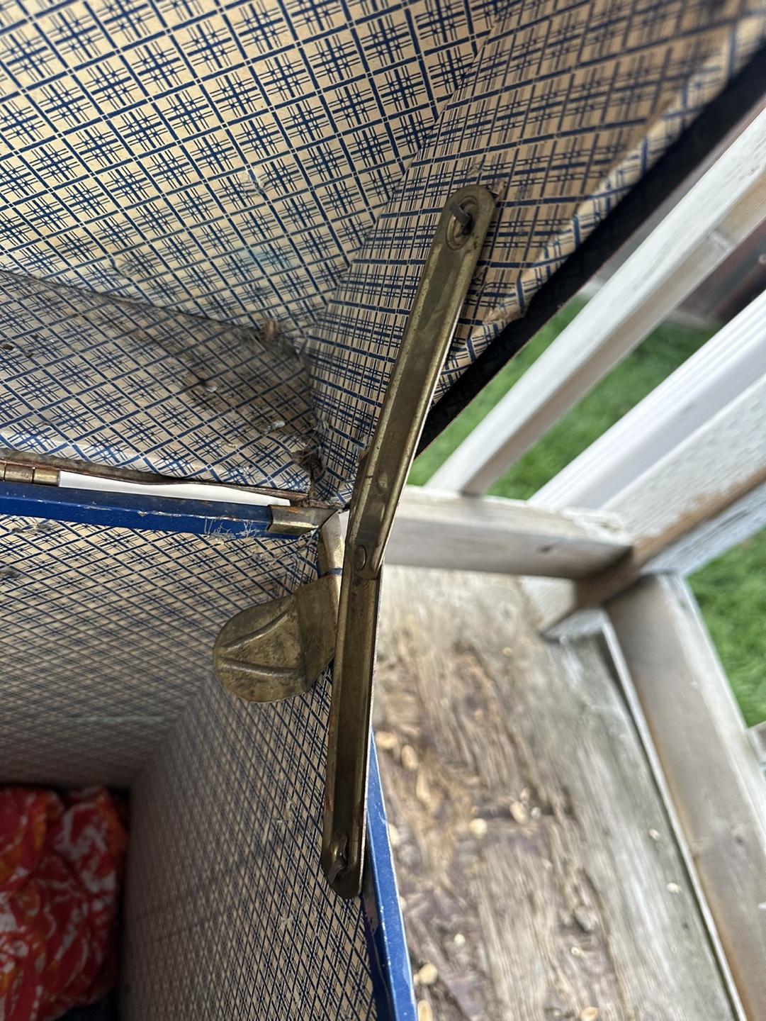 Vintage Blue Metal Trunk - photo 4
