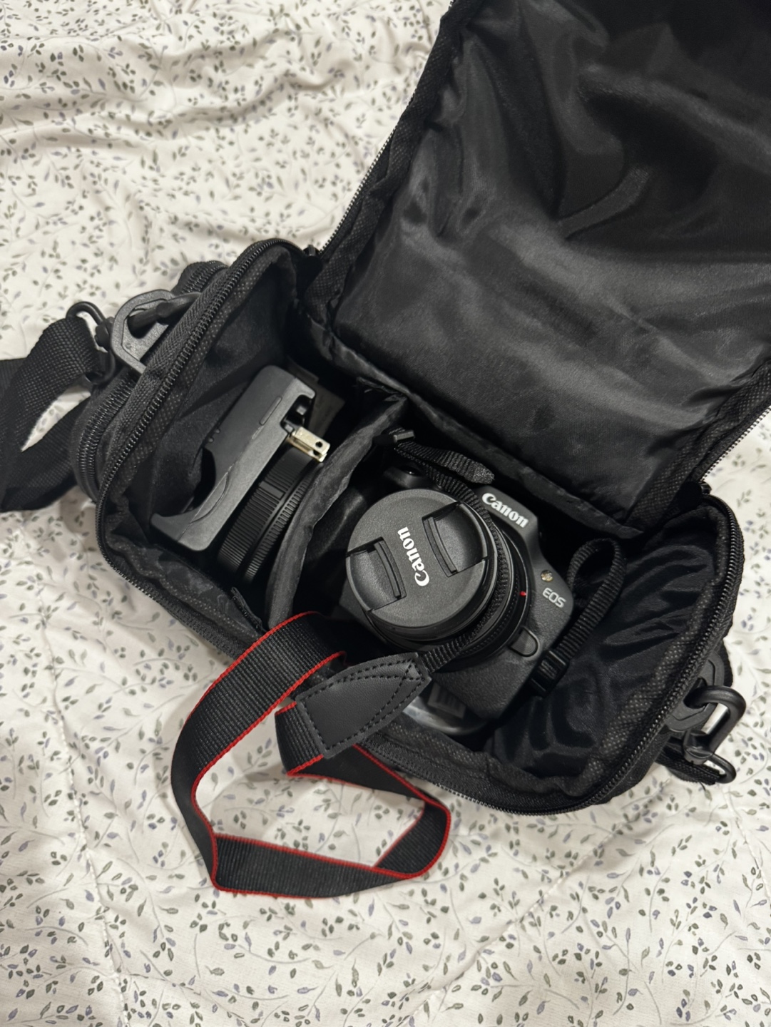 Canon EOS R100 Mirrorless Camera Bundle