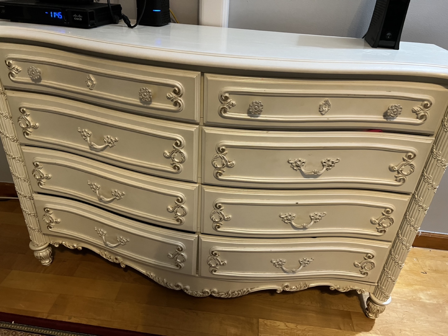 White 6 Drawer Dresser