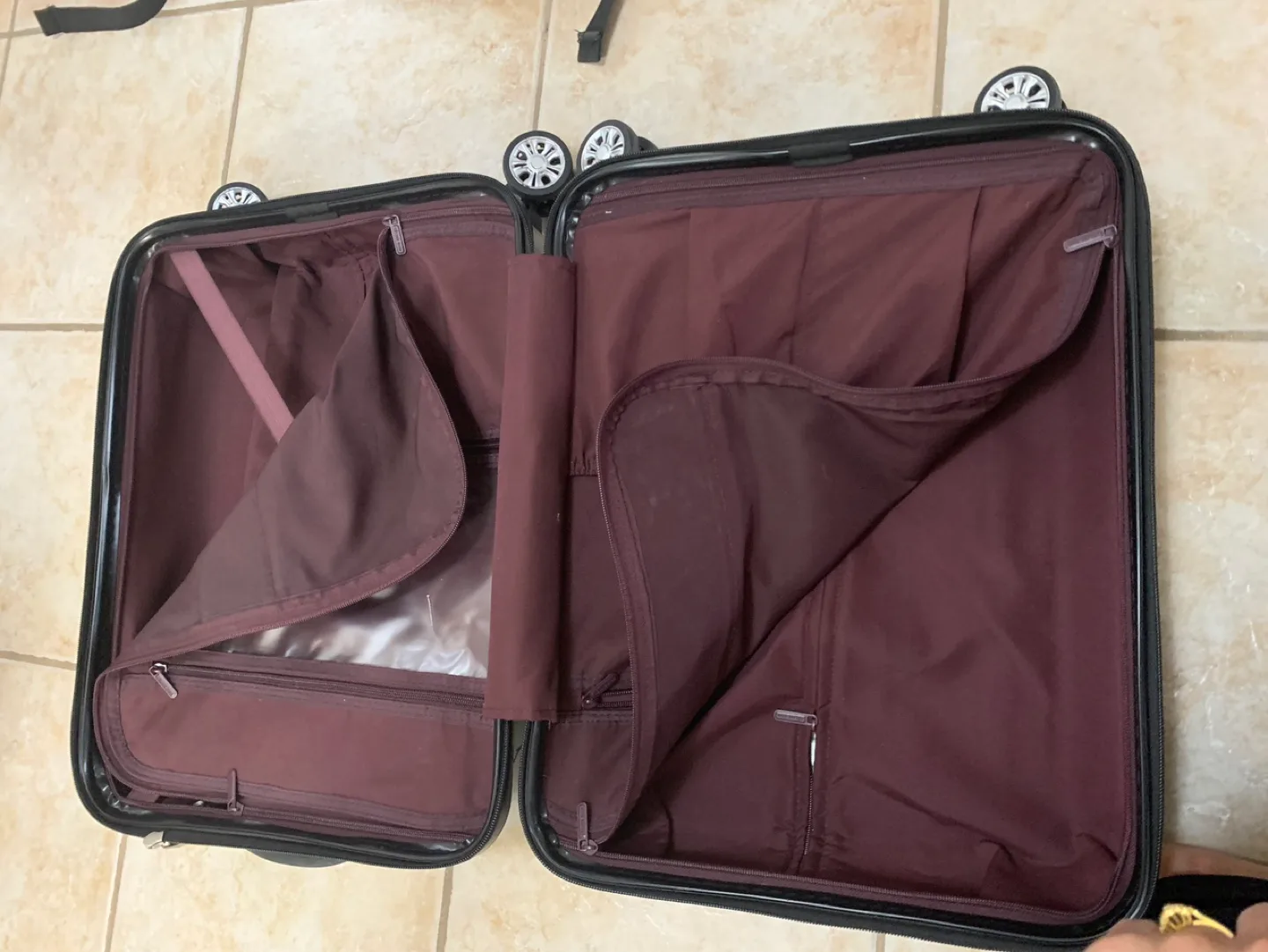 Carry on/Luggage bags image indicator(4)