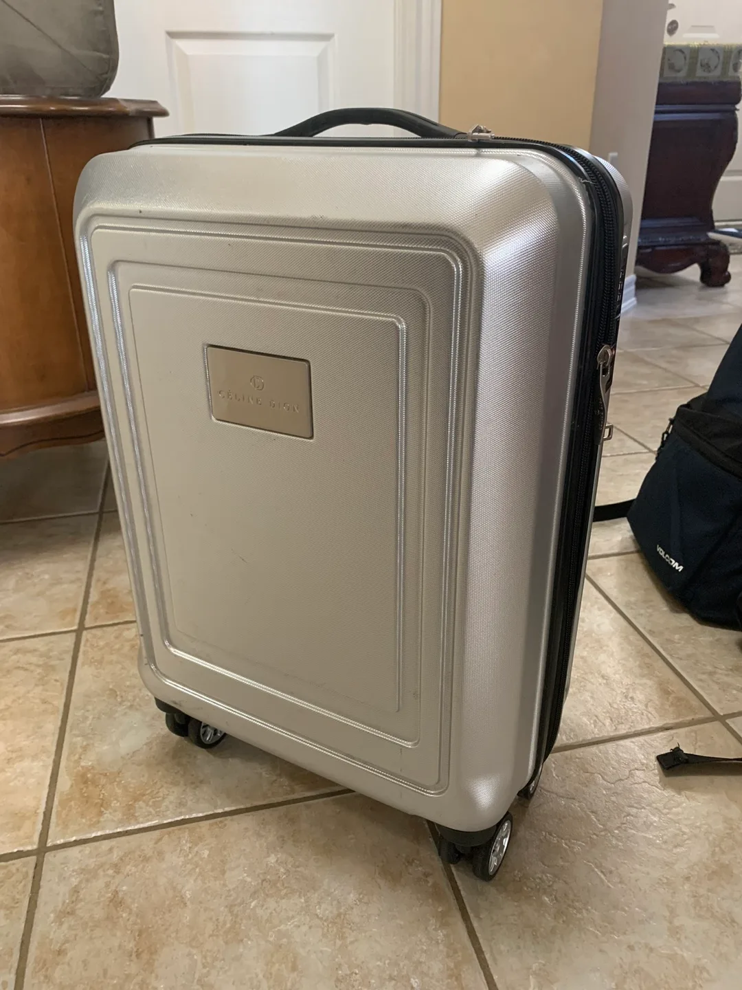 Carry on/Luggage bags image indicator(2)