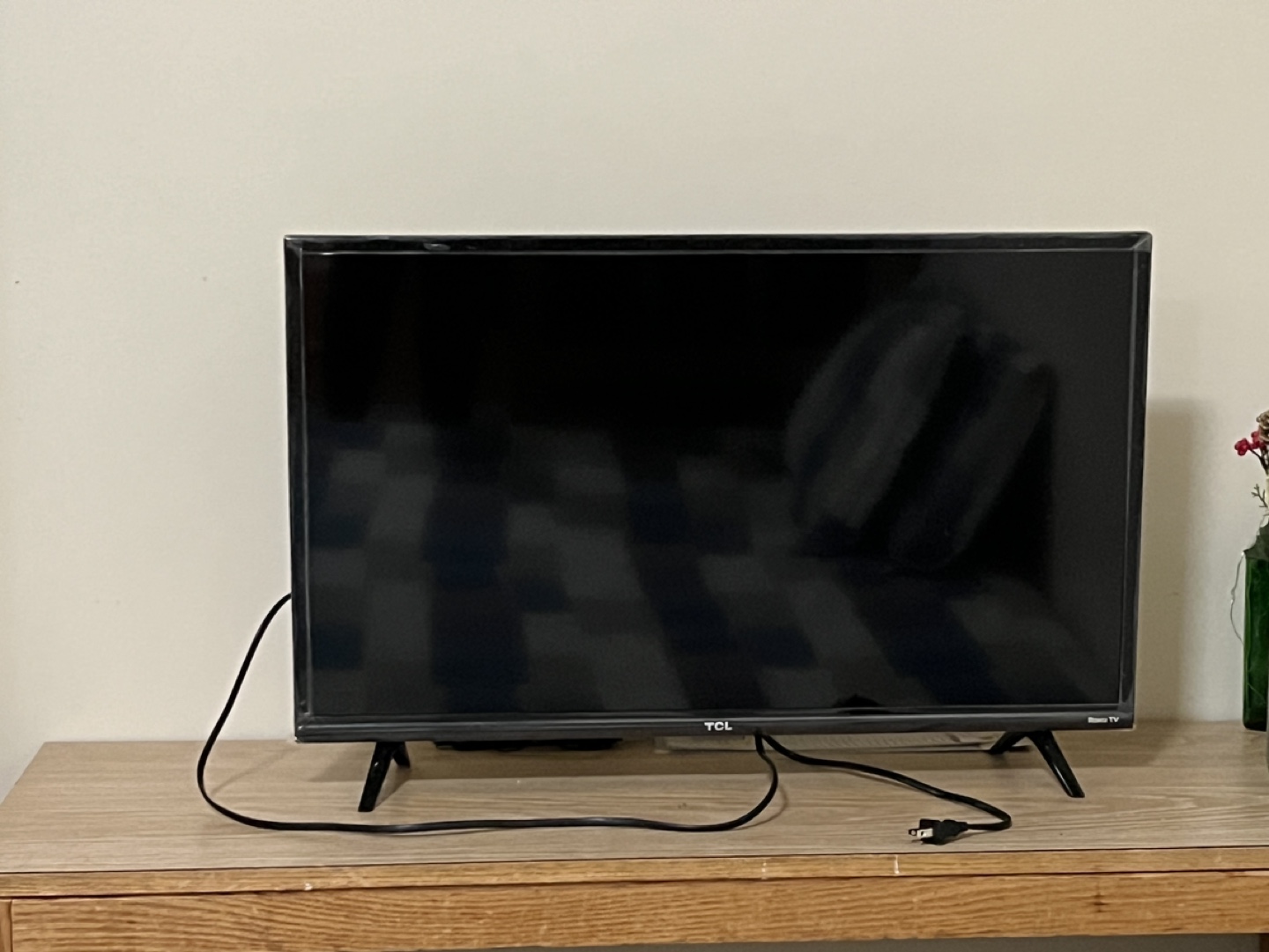 TCL 32" Roku TV - photo 2