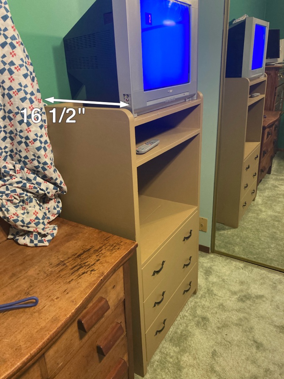 TV Stand with free tv - photo 2