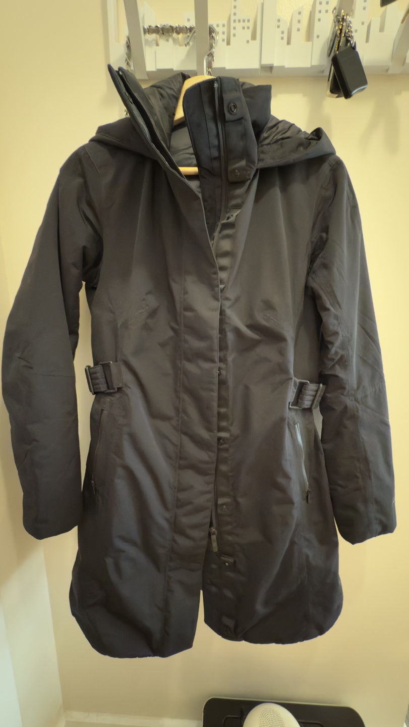 Lululemon Black Down Coat - photo 2