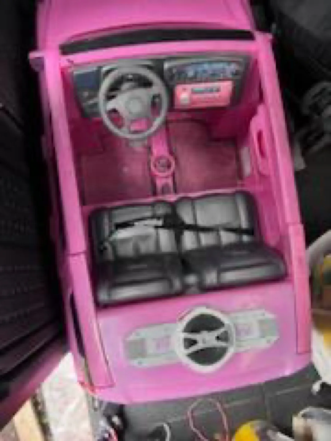 Pink Cadillac Ride-On Car image indicator(2)