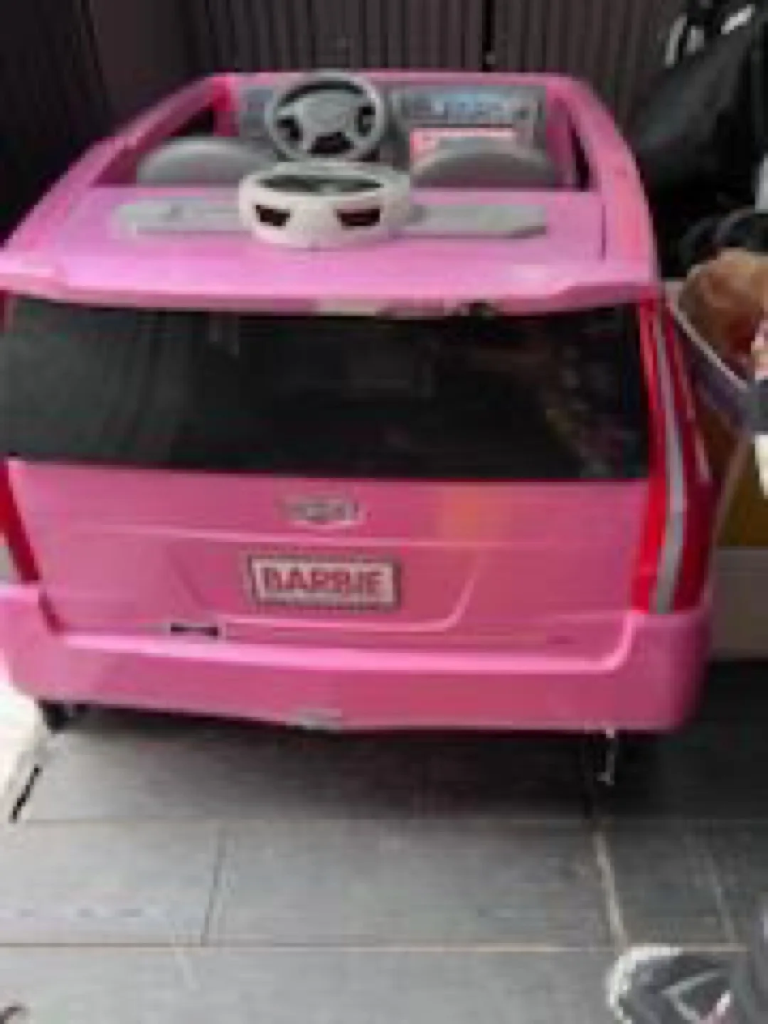 Pink Cadillac Ride-On Car image indicator(7)