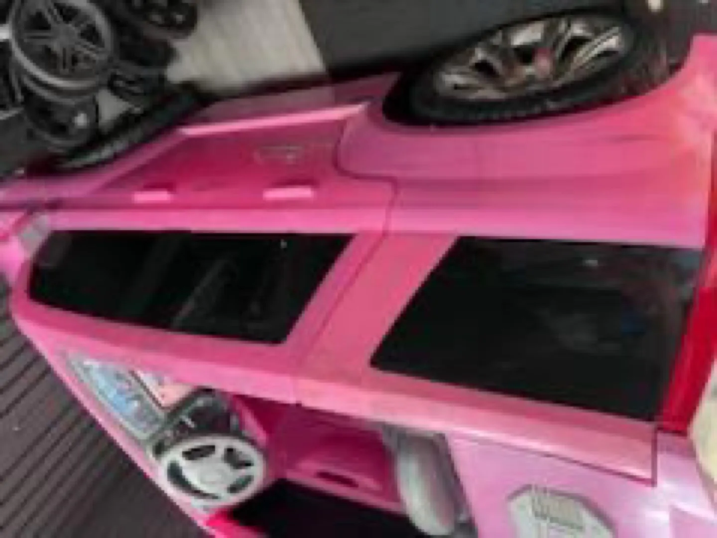 Pink Cadillac Ride-On Car image indicator(5)
