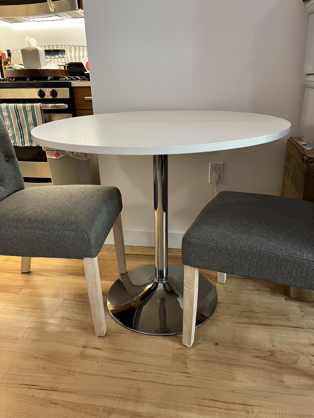White Round Table with Chrome Pedestal Base - photo 2