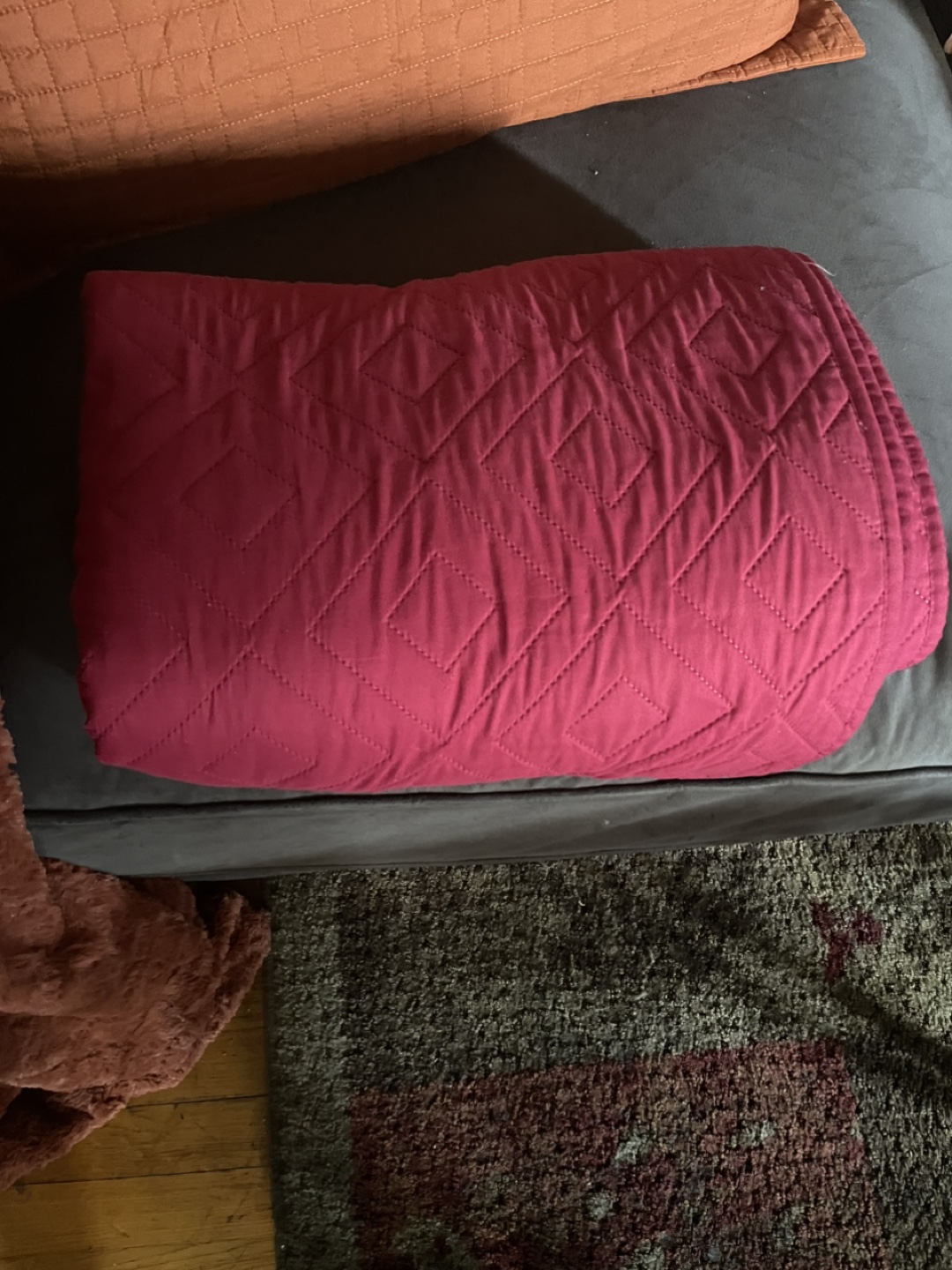 Wine/red sofa cover
