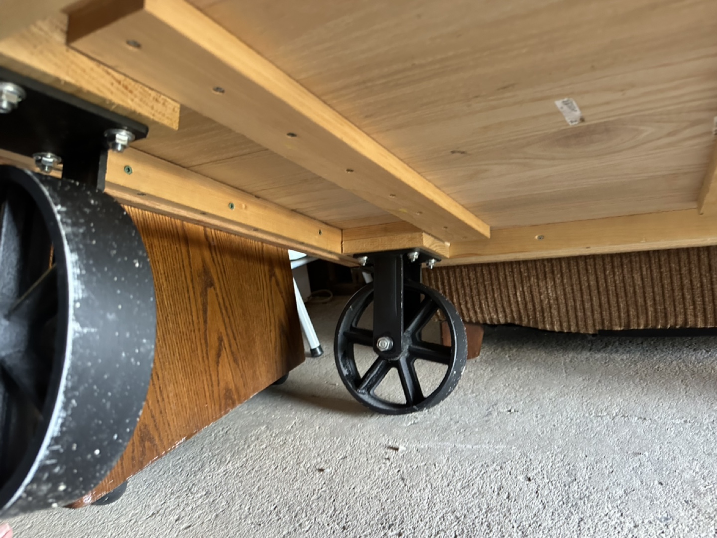 Wooden Coffee Table on Casters - photo 4
