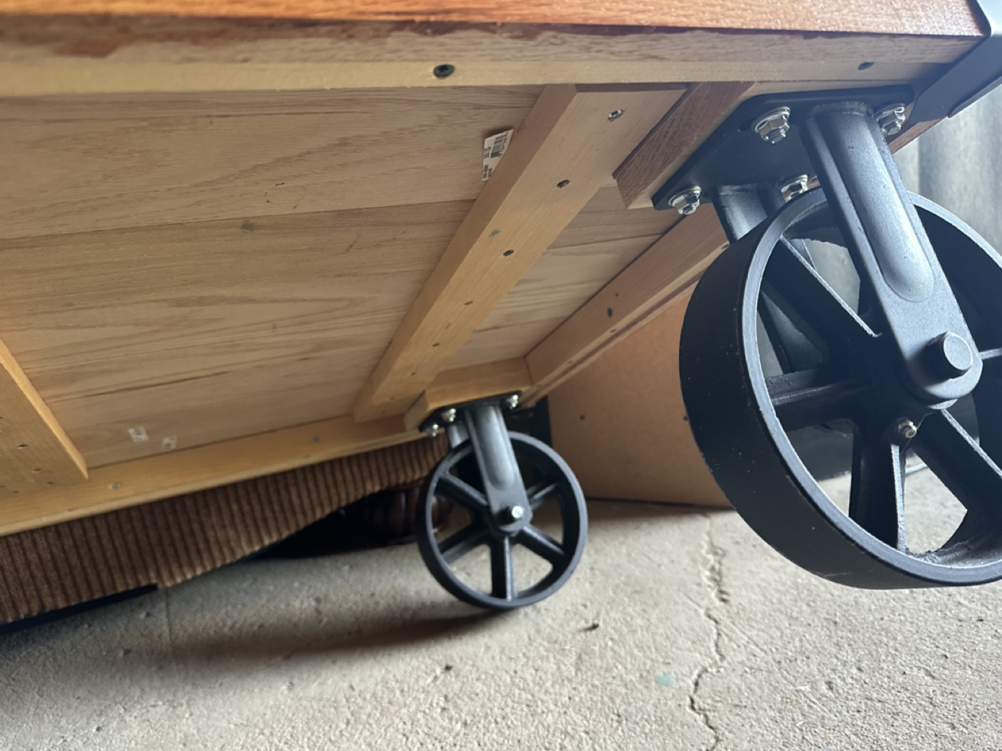 Wooden Coffee Table on Casters - photo 3