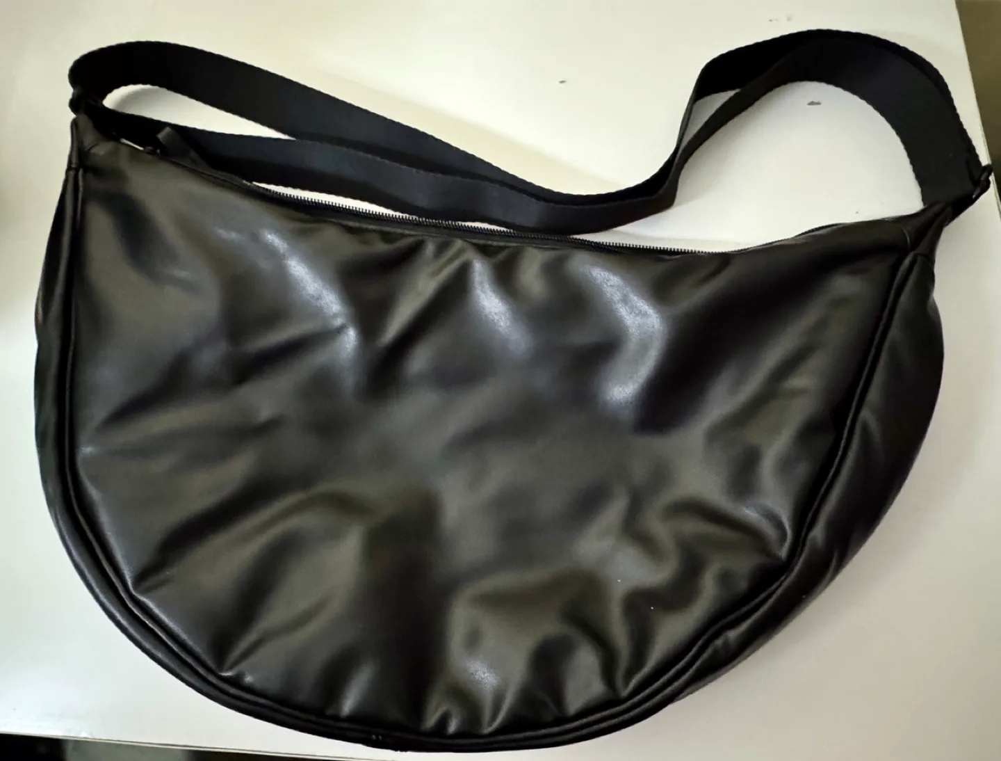 SOLD OUT Uniqlo Faux Leather Round Shoulder Bag image indicator(2)