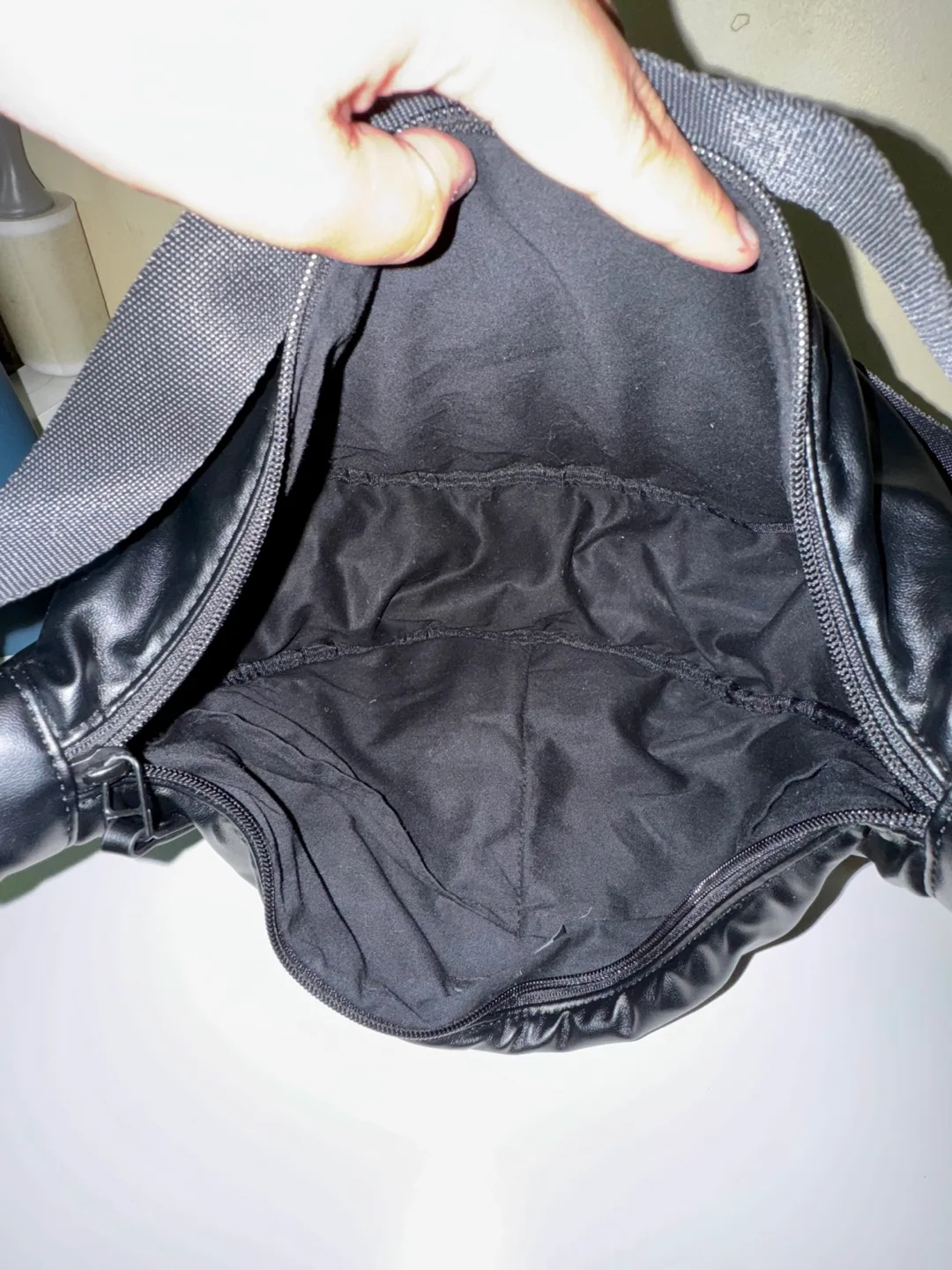 SOLD OUT Uniqlo Faux Leather Round Shoulder Bag image indicator(3)