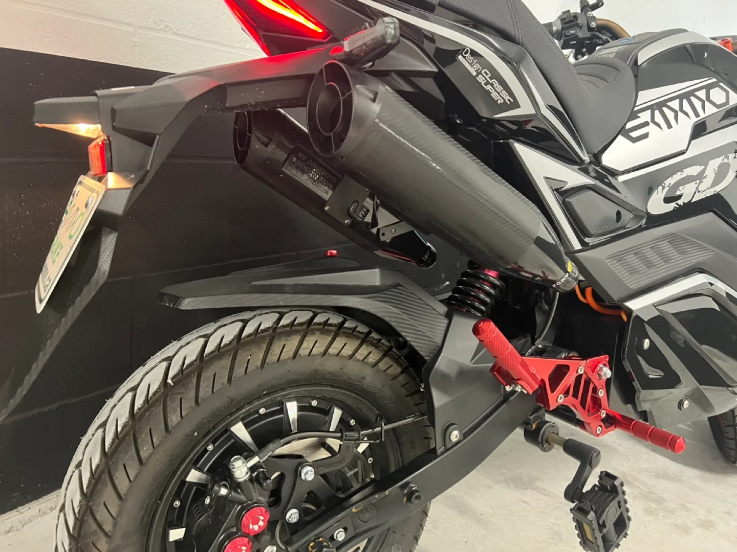 Emmo Gandan image indicator(5)