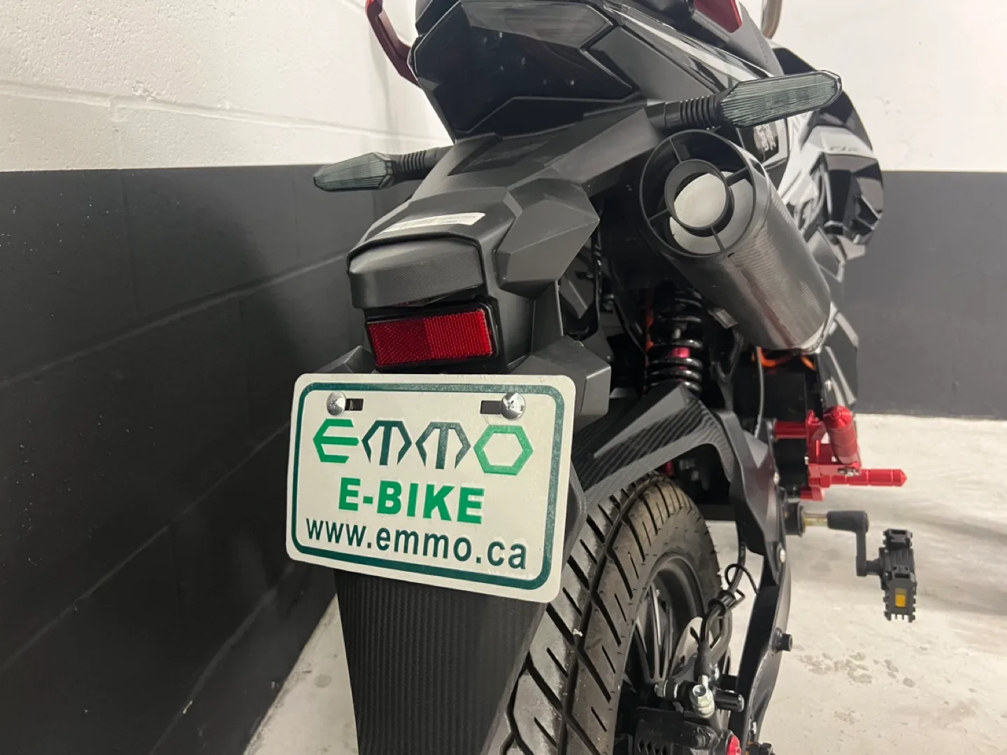 Emmo Gandan image indicator(2)