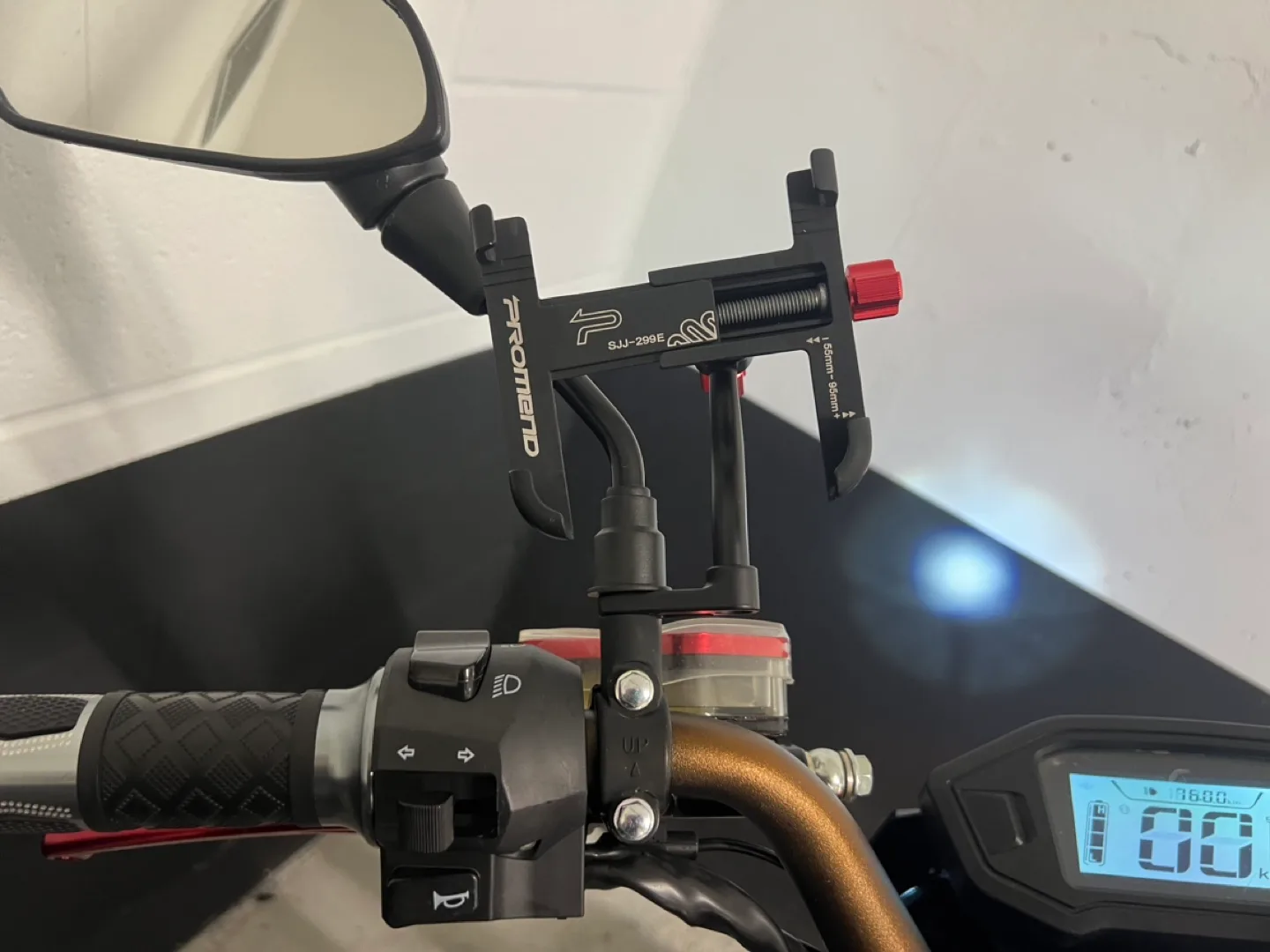 Emmo Gandan image indicator(7)