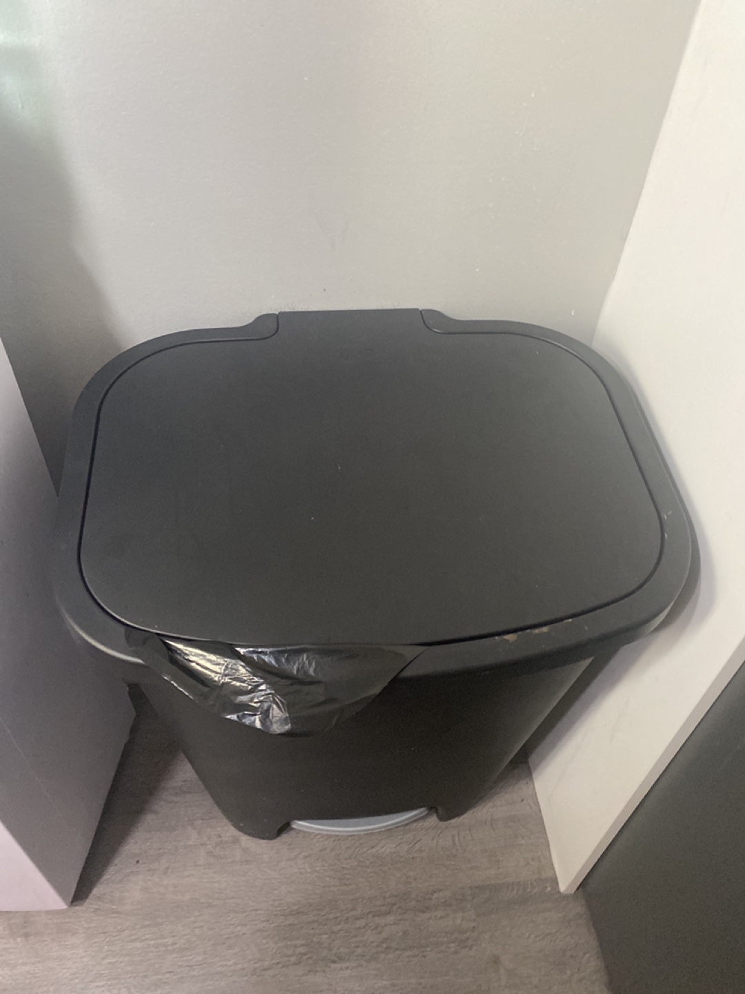 Black Step Trash Can