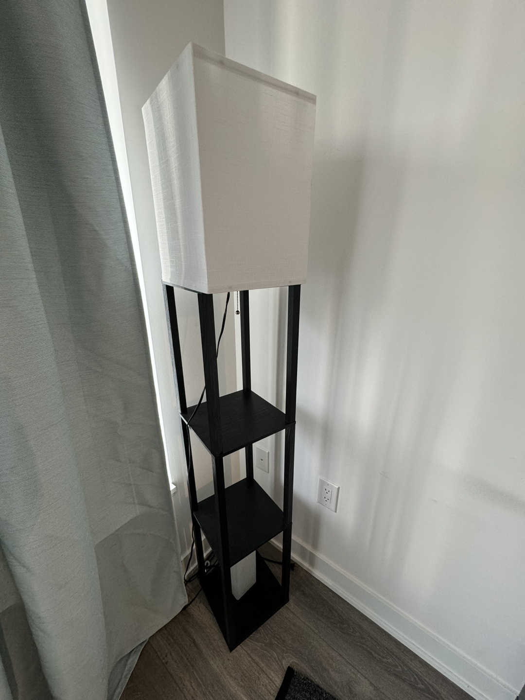 Floor lamp with shelf