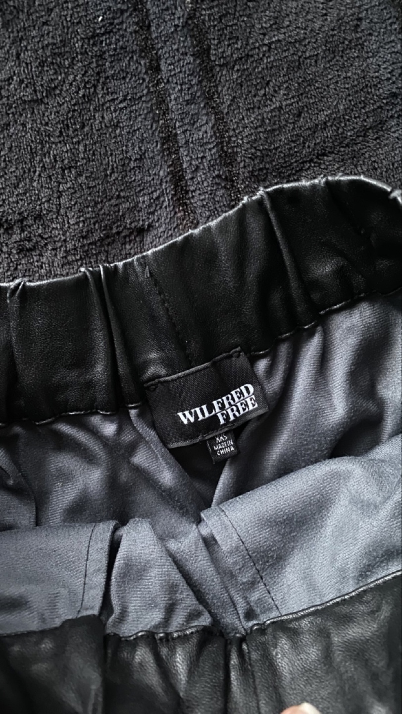 Aritzia Wilfred Free Faux Leather Skirt w/ pockets - photo 3