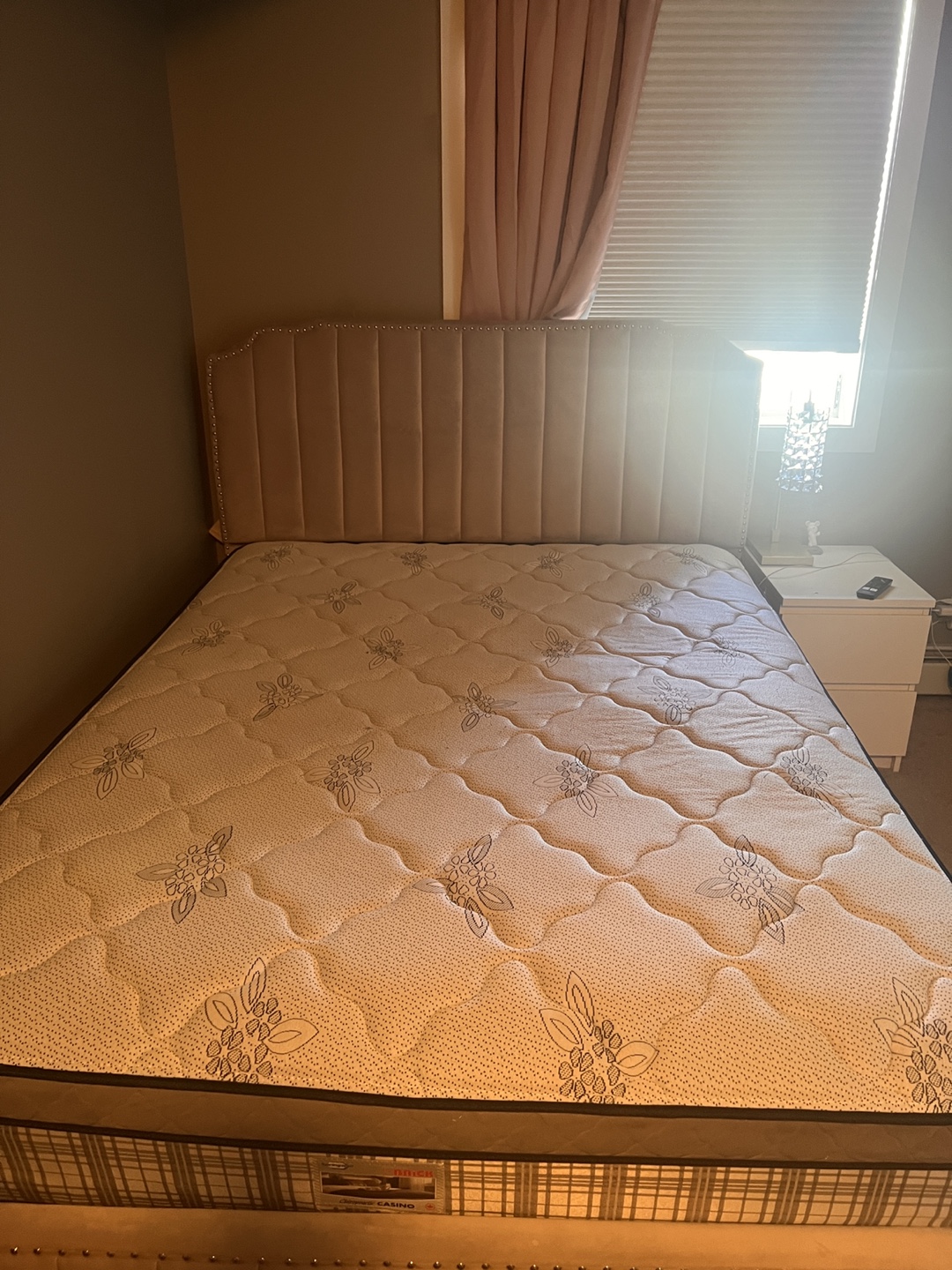 Bed and Mattress. Queen Size - photo 3