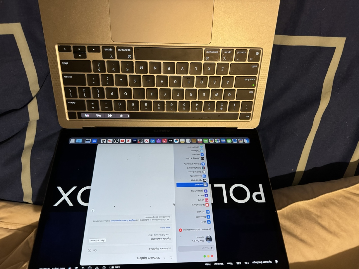 2020 MacBook Pro 13.3 inch 256gig in Amazing Condition - photo 2