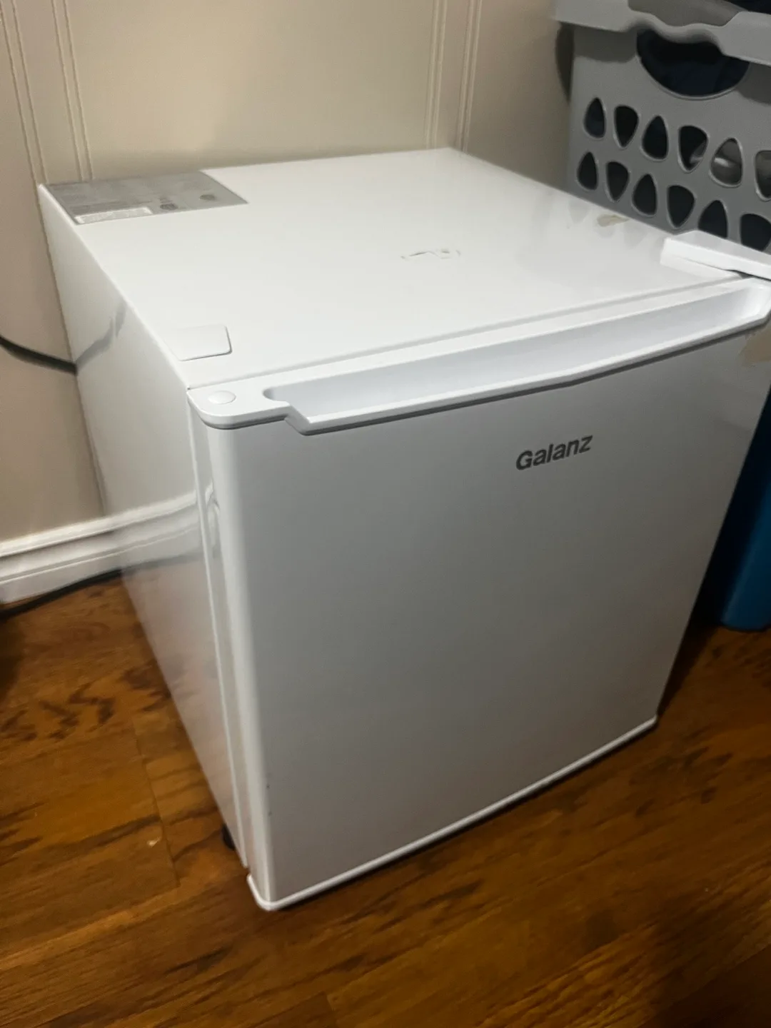 Mini fridge thumbnail
