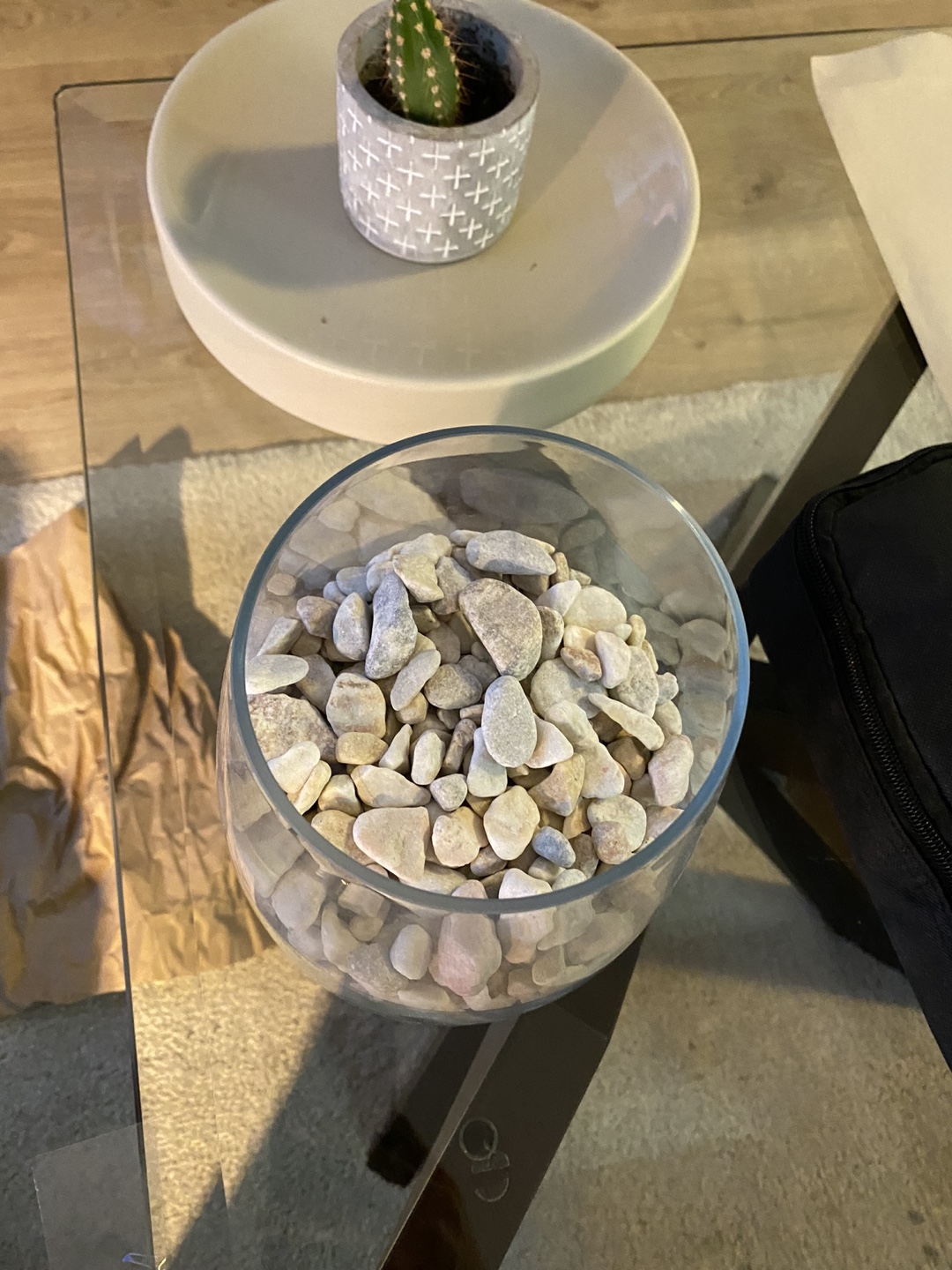 Glass vase with rocks - photo 2
