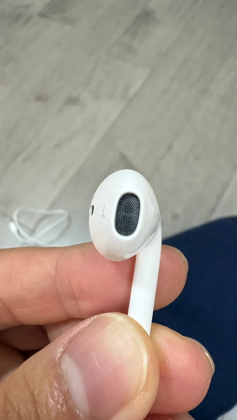 Apple EarPods with Lightning Connector image indicator(2)