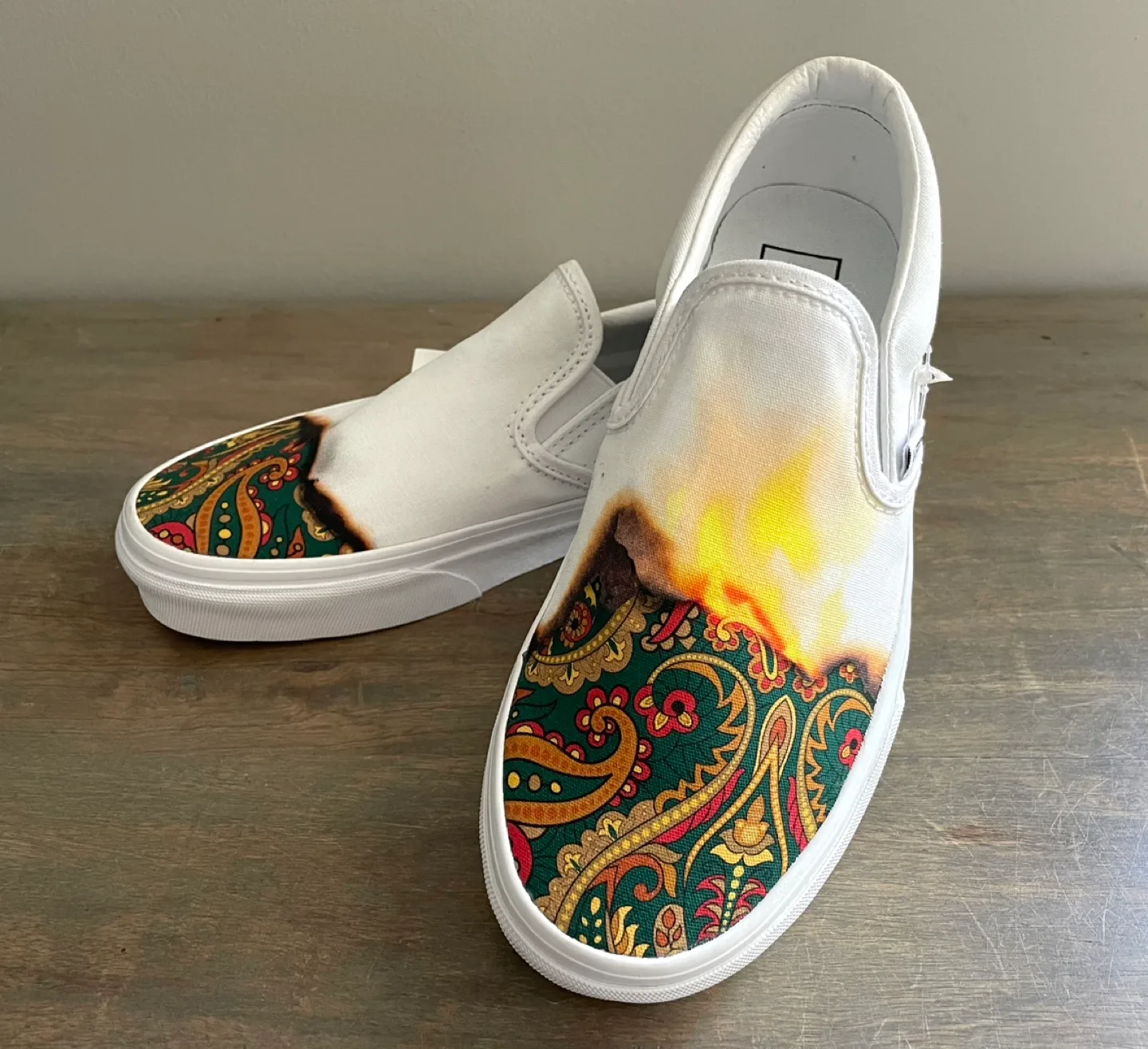 VANS Classic Slip-On Big Reveal Paisley Volcano Shoes Size 7.5 image indicator(2)
