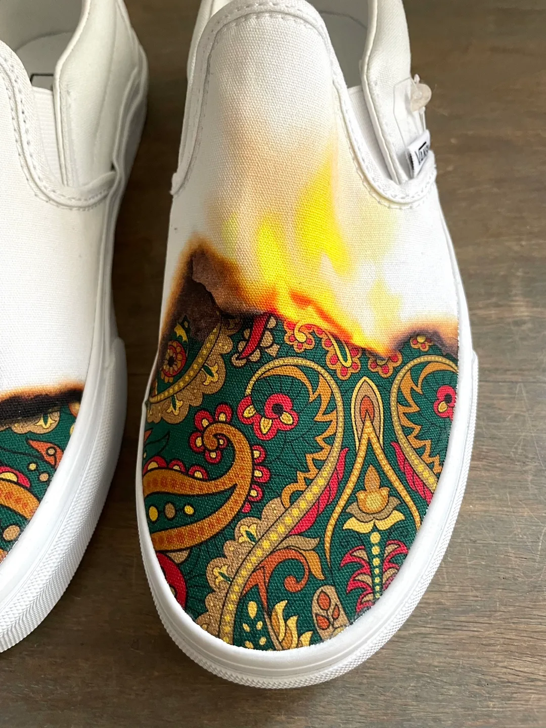 VANS Classic Slip-On Big Reveal Paisley Volcano Shoes Size 7.5 image indicator(5)