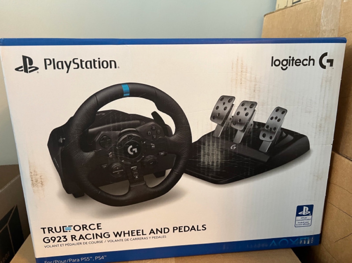 Logitech G923 Racing wheel and pedals for Playstation
