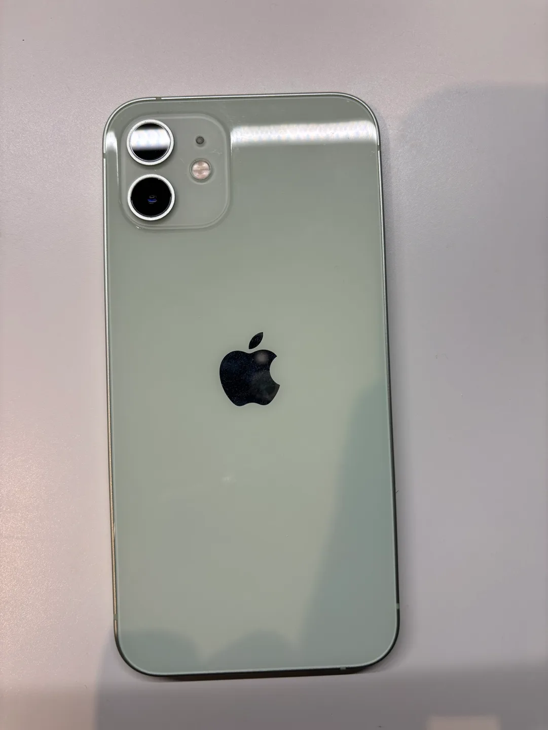 iPhone 12 64 GB (Green) - Cracked Screen thumbnail
