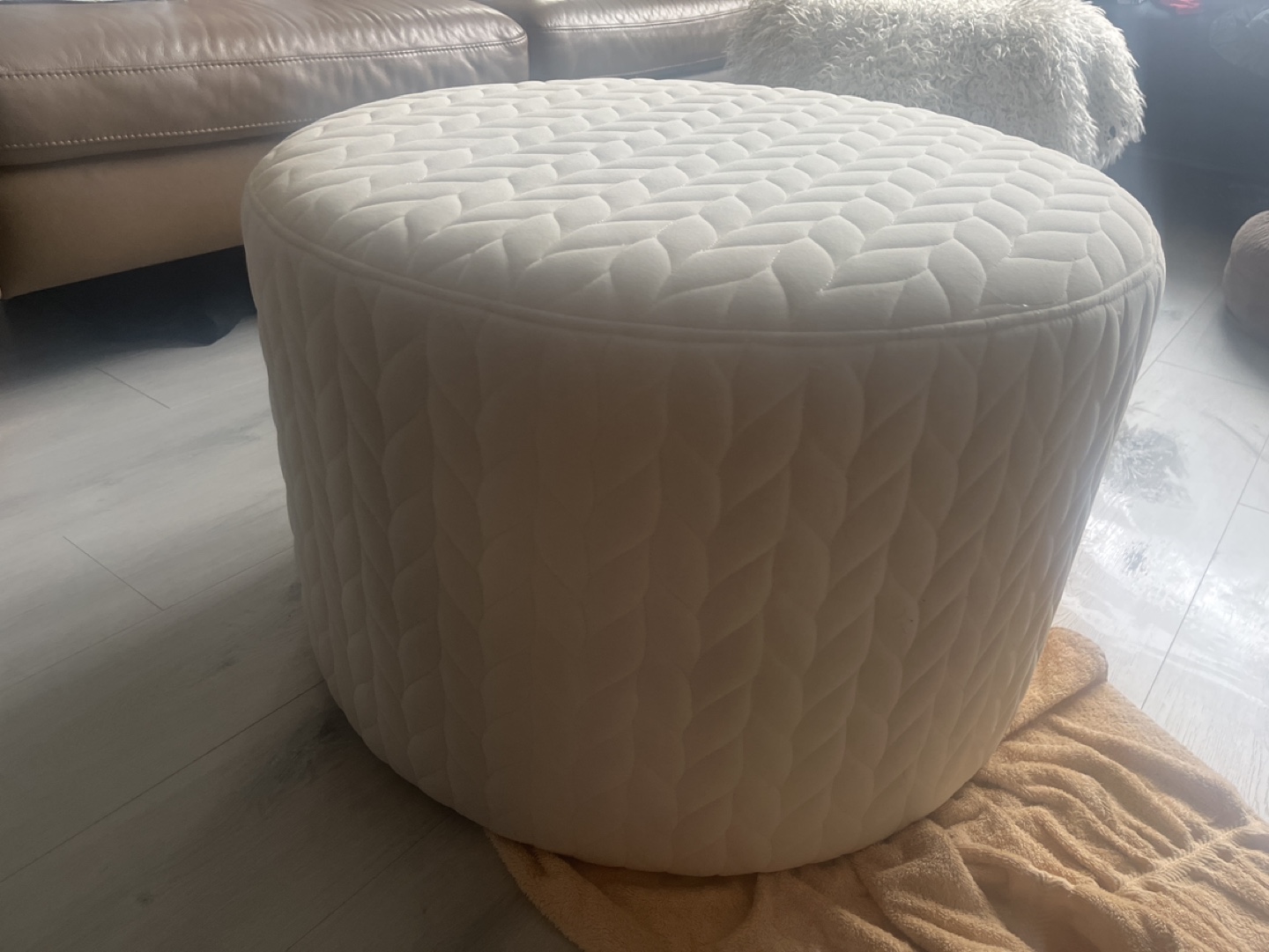 White Round Ottoman - photo 3