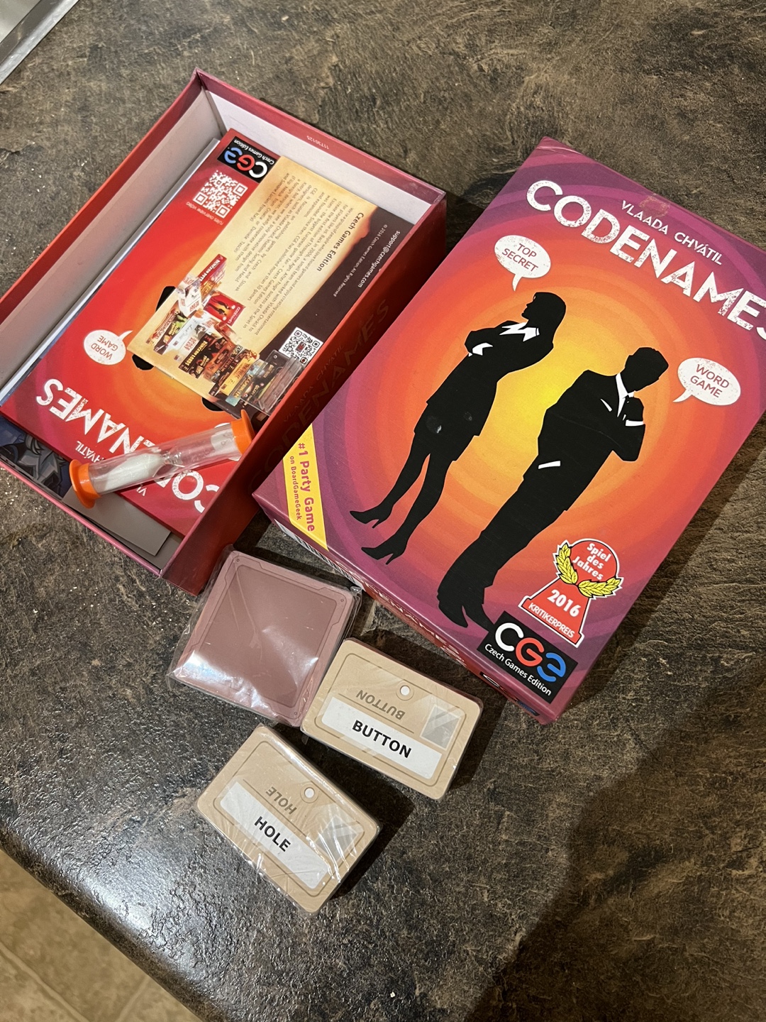 Codenames Board Game - photo 2