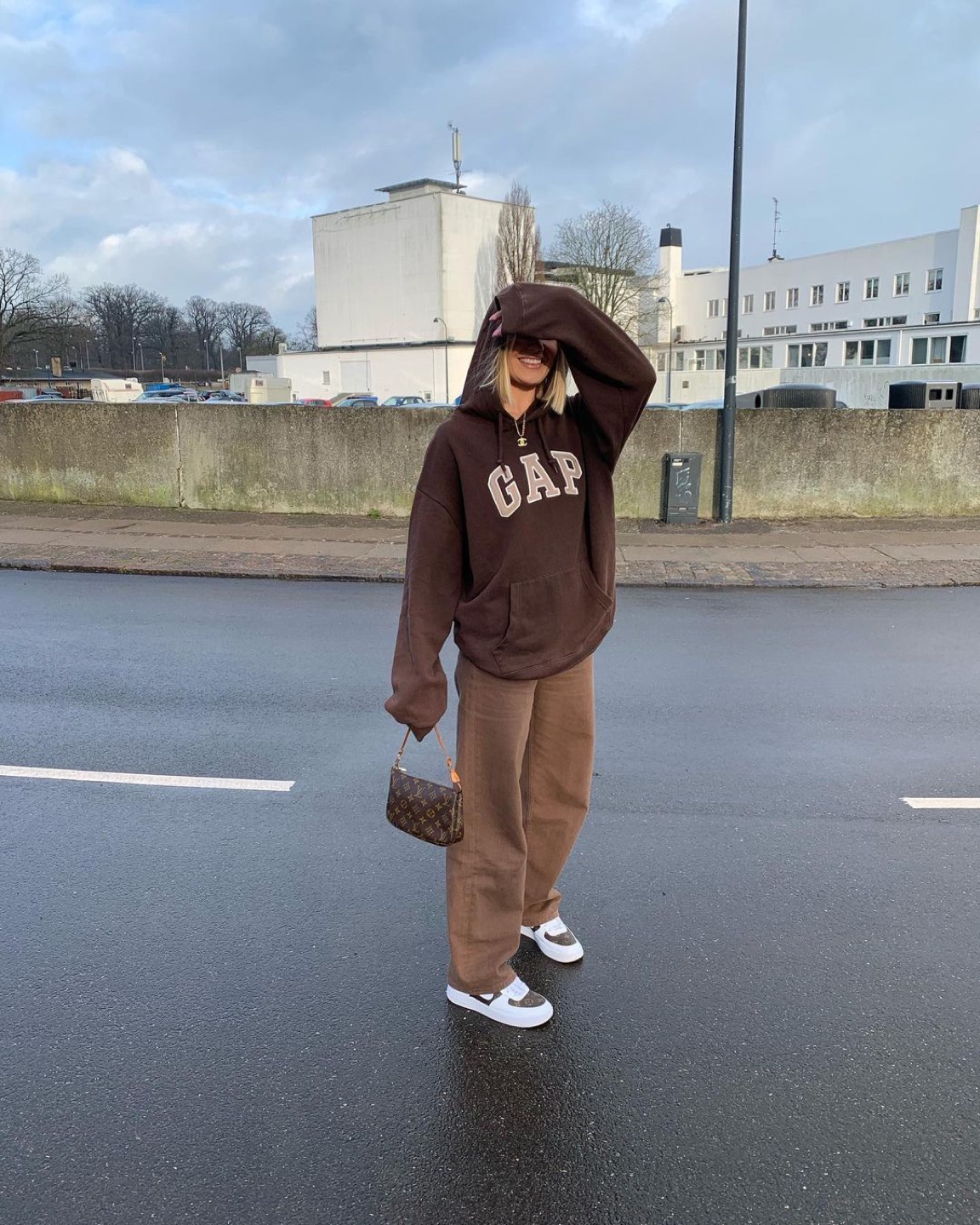 Gap Brown Logo Hoodie - Size M - photo 5
