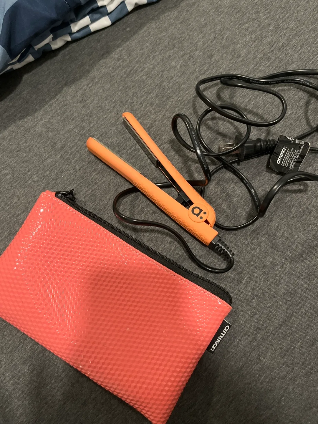 Mini Straightener with Pouch thumbnail