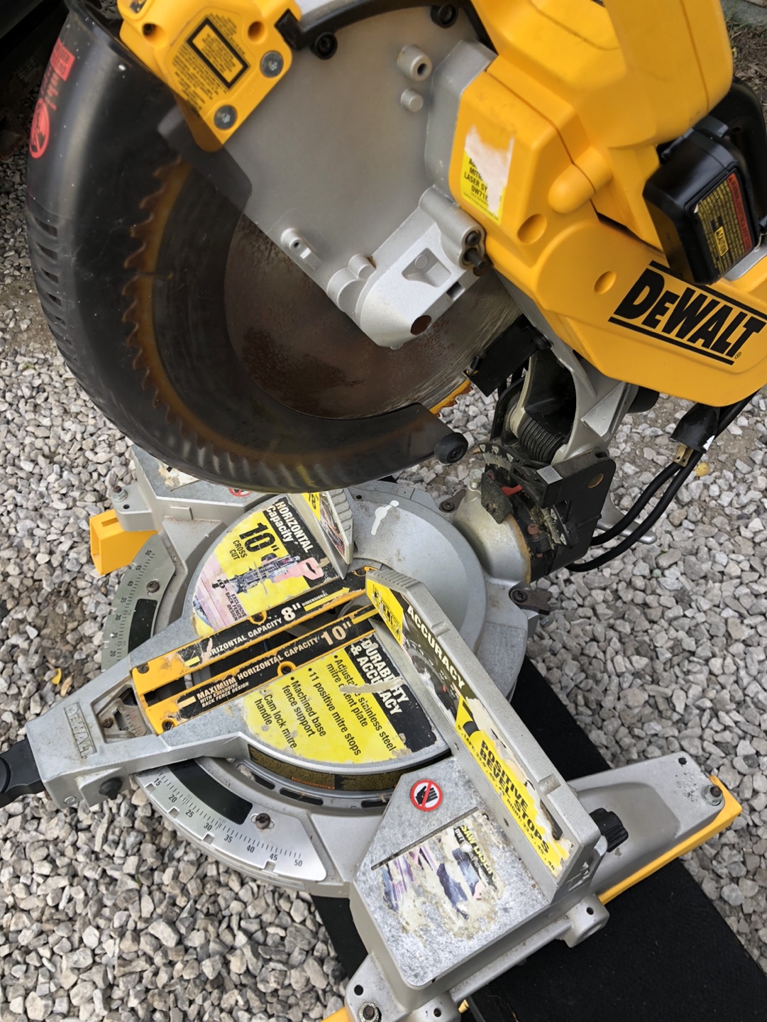 DeWalt 10-Inch Compound Miter Saw