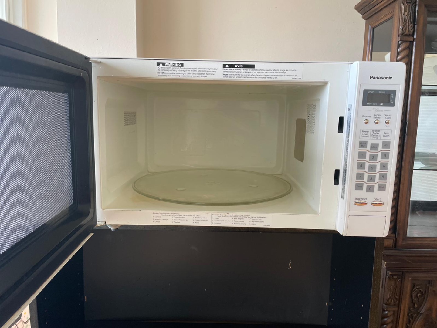 Panasonic Microwave - photo 2