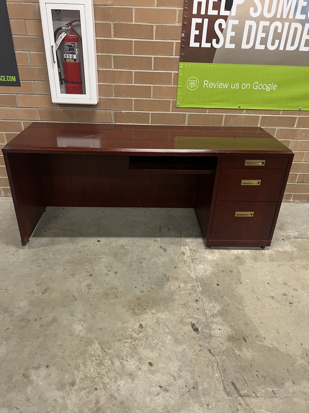 Poli executive desk w/drawers